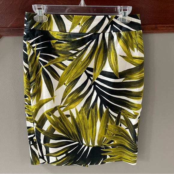 Ann Taylor Dresses & Skirts - Ann Taylor Tropical Leaf Pencil Zip Kick Pleat Lined Skirt Office Vacation Palm